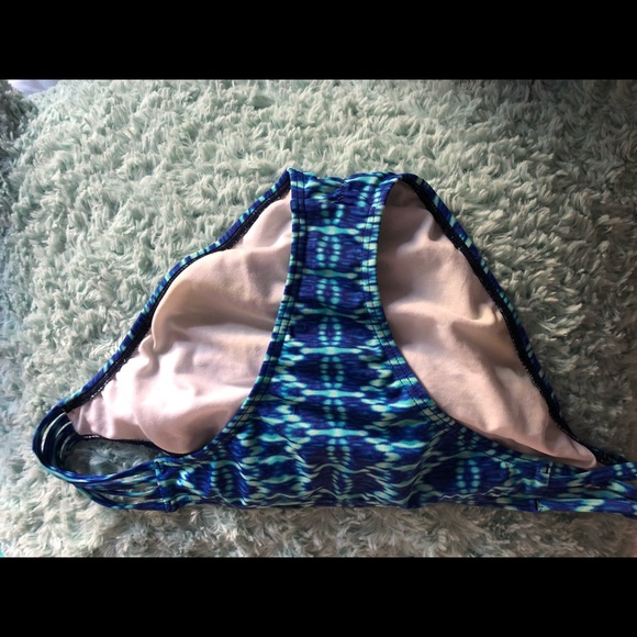 Bikini - Picture 2 of 5